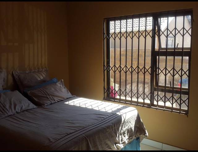 6 BEDROOM APARTMENT FOR SALE IN PROTEA GLEN